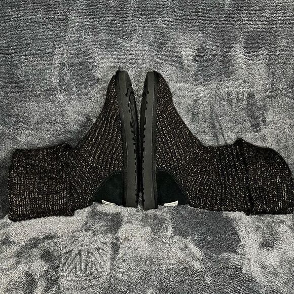 UGG Australia Classic Cardy Gold&Black Knit 3 Button Boots US 6 - Picture 5 of 7